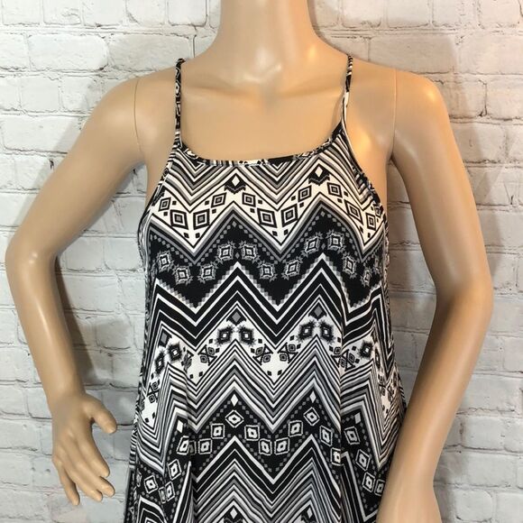 New Look Geometric Print Dress Asymmetrica… - Picture 2 of 10